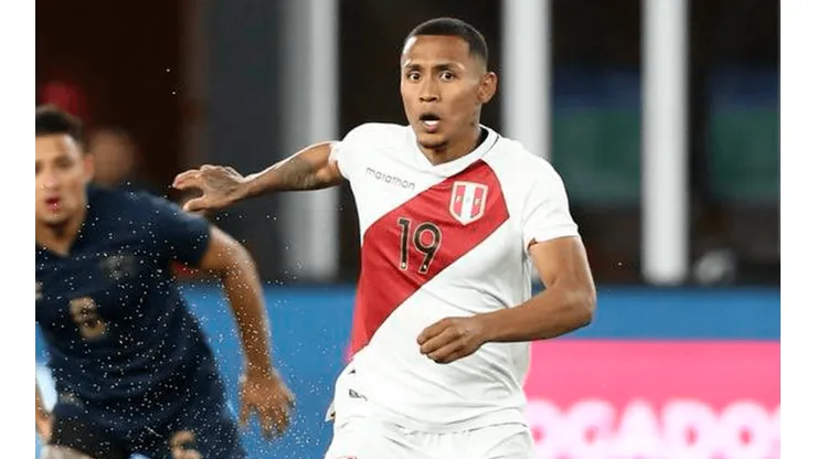 Bryan Reyna marcó el 3-1 para la Selección Peruana ante El Salvador. Foto: FPF
