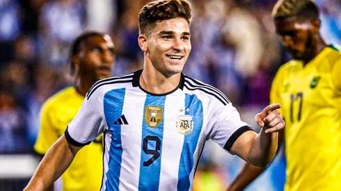 Doblete de Messi en triunfo argentino.