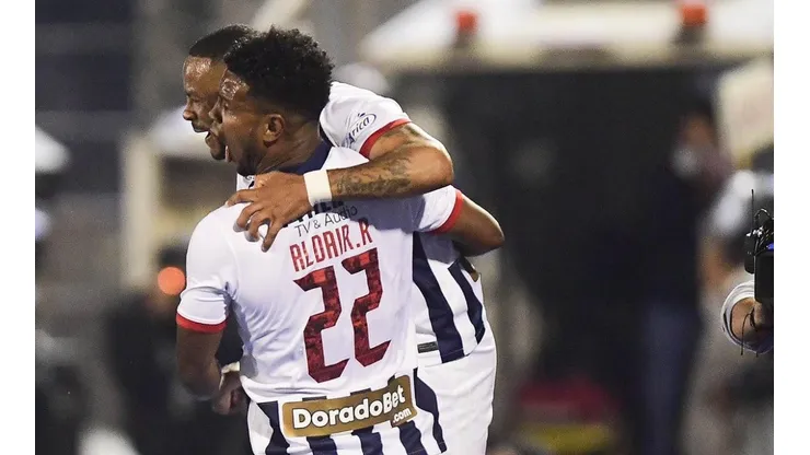 Los íntimos lidera el fútbol peruano