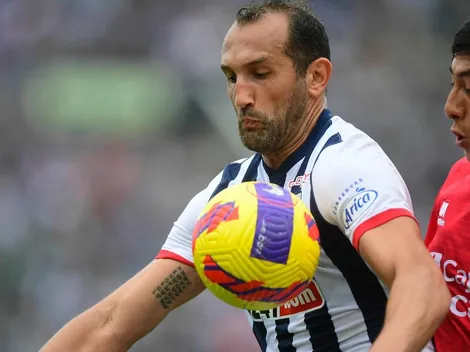 Ídolo de Alianza Lima le pega a Hernán Barcos