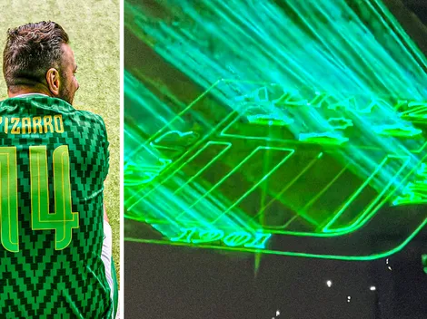 El escudo de Alianza Lima apareció en despedida a Claudio Pizarro