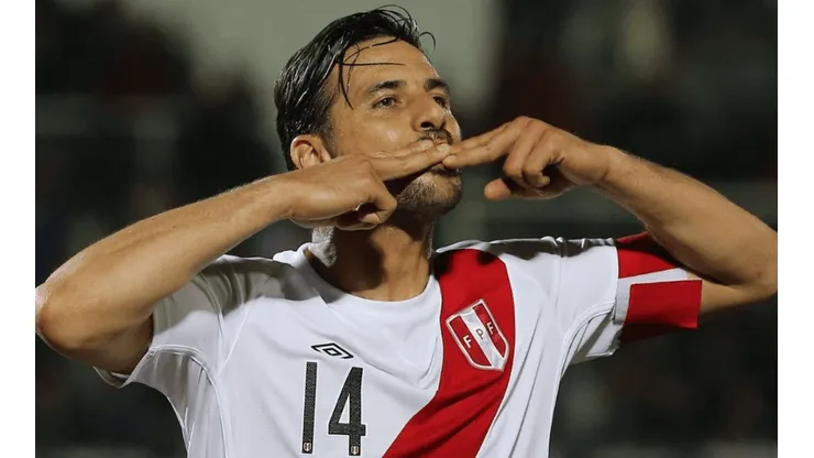 El día que Claudio Pizarro puso de su bolsillo para ayudar a la Selección Peruana