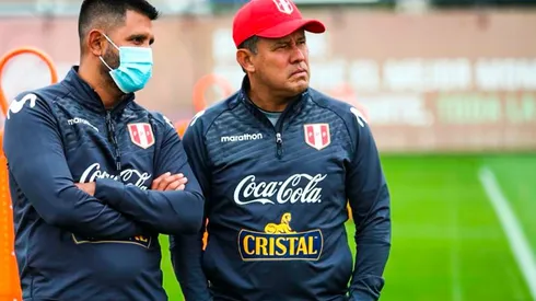 El primer sistema táctico que empleó Reynoso en la Selección. (Foto: Twitter Selección Peruana)