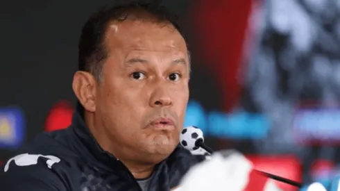 Juan Reynoso brindó su primer convocatoria oficial con muchas sorpresas