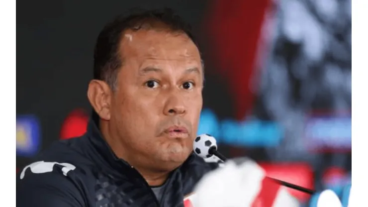 Juan Reynoso brindó su primer convocatoria oficial con muchas sorpresas