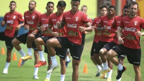 Juan Reynoso anunció este viernes su primera convocatoria a la Selección Peruana con sorpresas. Foto: FPF