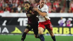 Chivas de Santiago Ormeño ganó, pero el delantero peruano fue punto de memes