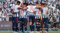 Alianza Lima recibió dura sanción por la violencia de parte de sus hinchas tras el final del clásico ante Universitario. Foto: Andina