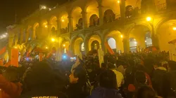 Hinchas de FBC Melgar realizaron espectactular banderazo previo al duelo ante Independiente del Valle. Foto: Olenka Valencia