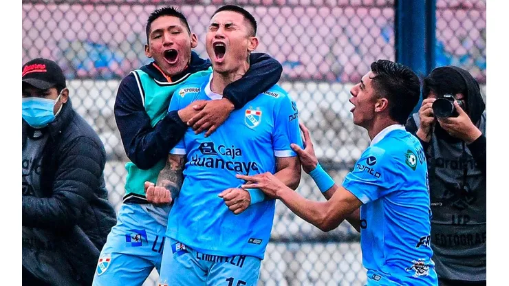 Con Reynoso como testigo: Deza marcó espectacular golazo. (Foto: Liga de Fútbol Profesional)