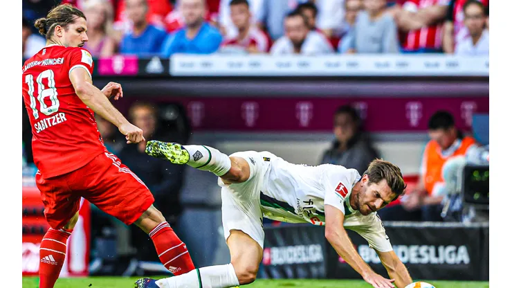 Bayern Múnich y Borussia se enfrentan por la Bundesliga.