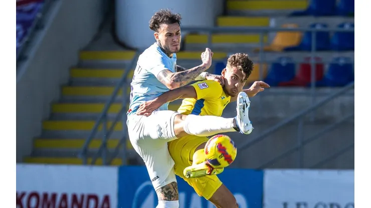 Gustavo Dulanto se ausentará un tiempo en Riga FC debido a una lesión en su pierna derecha. Foto: Infobae