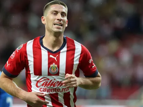 Periodista mexicano enojado hace trizas a Santiago Ormeño