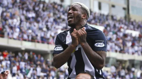 Aún no está claro se Farfán volverá a una cancha