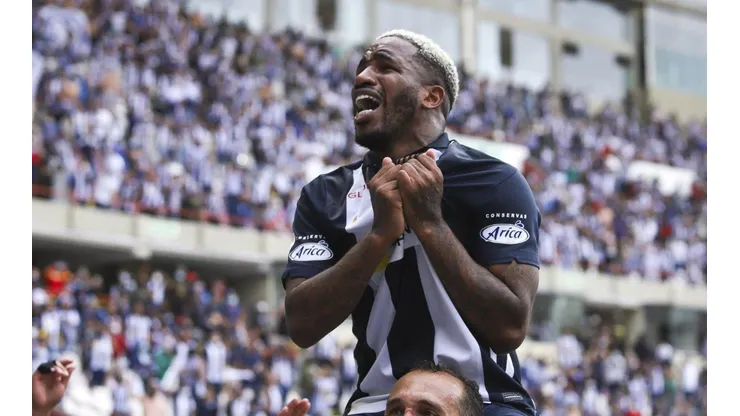 Aún no está claro se Farfán volverá a una cancha