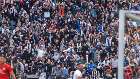 Los hinchas de Alianza llenaron el estadio