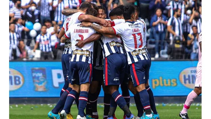 Alianza Lima cerró dos importantes renovaciones y van por una tercera