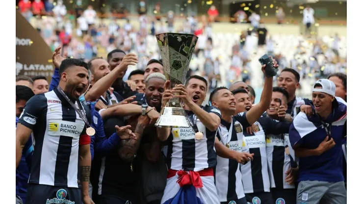 Alianza Lima fue campeón en la temporada 2021 de la Liga 1 con Carlos Bustos como DT. Foto: Andina