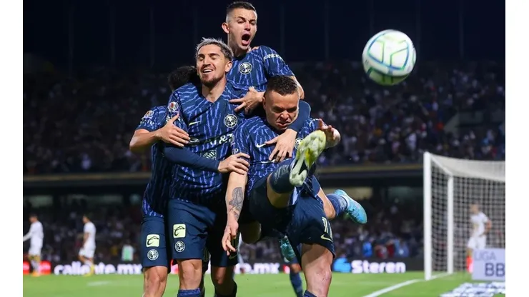 El América goleó 3-0 a los Pumas de Dani Alves y escaló posiciones en la Liga MX. Foto: Mediotiempo
