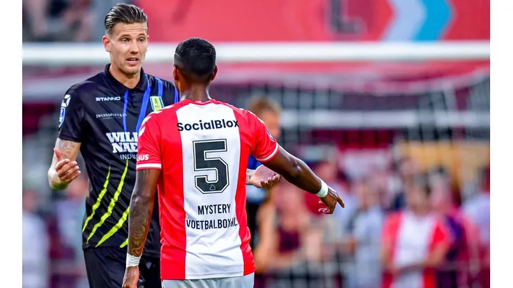 Con Miguel Araujo todo el partido, FC Emmen igualó 1-1 ante el Waalwijk. Foto: Eredivisie
