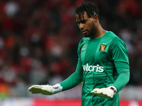 Le pegan en el suelo a Gareca tras la monumental actuación de Cáceda