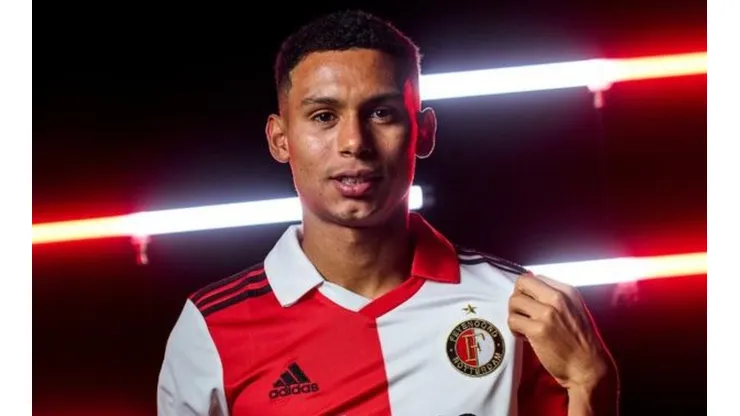 López con la camiseta de su nuevo equipo