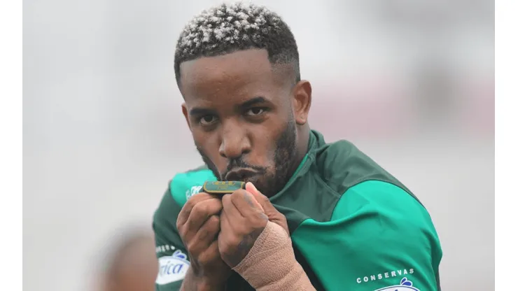 Jefferson Farfán no puede entrenar con normalidad por dolores