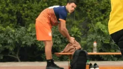 Hinchas lo critican: Alejandro Duarte captado jugando torneo de exalumnos