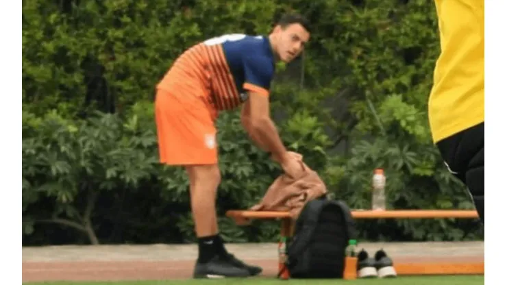 Hinchas lo critican: Alejandro Duarte captado jugando torneo de exalumnos