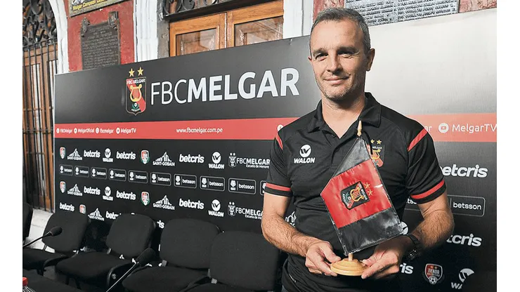 Pablo Lavallén asegura que incomodarán a Inter y tratarán de buscar el triunfo en Porto Alegre. Foto: FBC Melgar