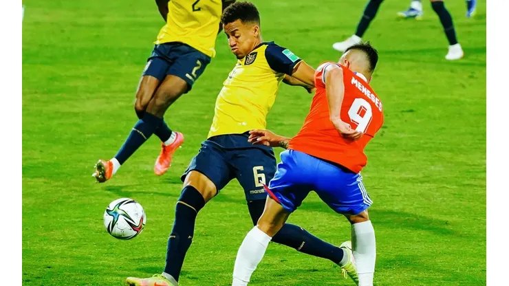 Byron Castillo sigue en el foco de la prensa
