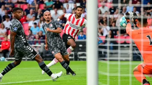 En su regreso a primera: PSV destrozó al FC Emmen de los peruanos