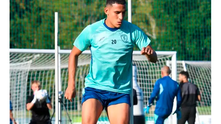 Alex Valera viene rompiéndola en los entrenamiento de Al-Fateh, esta vez se lució con un golazo. Foto: Al-Fateh
