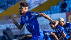 Paolo Guerrero no pudo culminar los entrenamientos de este miércoles con Avaí. Foto: Avaí