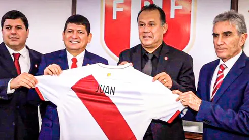 Juan Reynoso posó por primera vez con la 'Blanquirroja'.