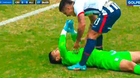 Franco Saravia salvó la portería blanquiazul.