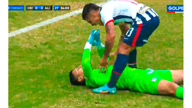 Franco Saravia salvó la portería blanquiazul.