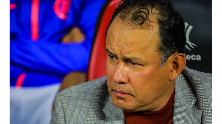 Solo falta la firma: ¿qué día se anunciará a Reynoso como DT de Perú? (Foto: Getty Images)