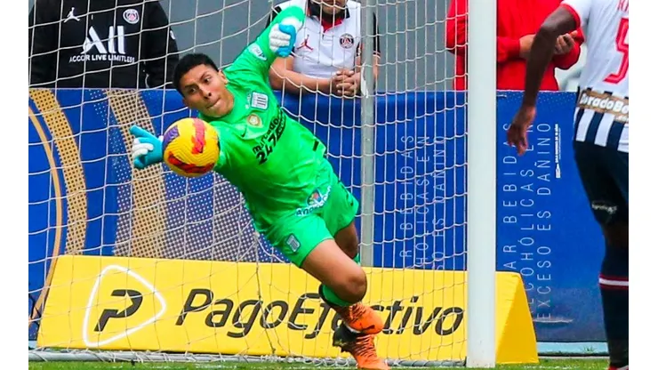 Cerca a la perfección: el increíble puntaje de Saravia en el Alianza vs Cristal. (Foto: Twitter Alianza Lima)