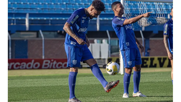 Paolo Guerrero fue considerado en lista para duelo ante America MG. Foto: Avaí FC