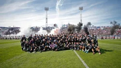 Los hinchas albos apoyaron a su equipo