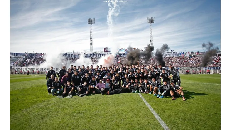Los hinchas albos apoyaron a su equipo