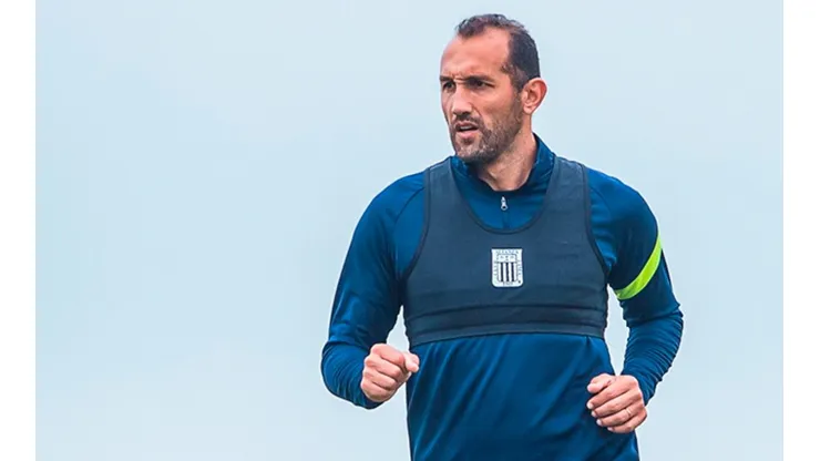 Hernán Barcos pide unión en Alianza Lima tras triunfo ante Alianza Atlético. (Foto: Twitter Alianza Lima)