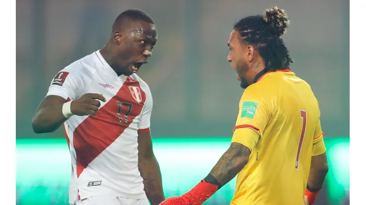 Advíncula puede ser compañero de Gallese ahora en Argentina
