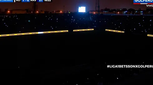 ¡APAGÓN EN MATUTE! Se fueron las luces en el Alianza ante Atlético. (Foto: Captura de pantalla)