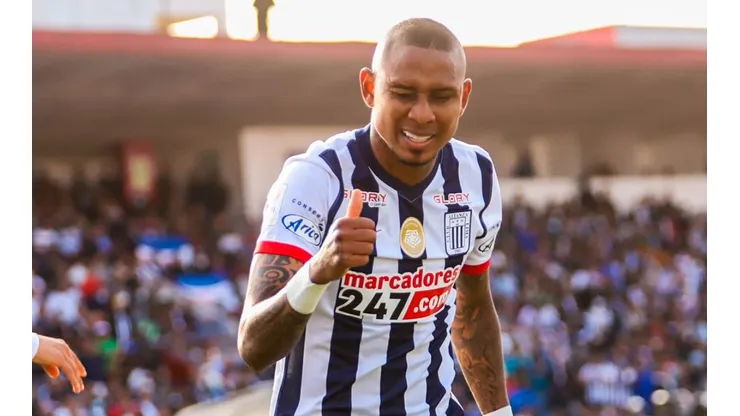 Luego de su gol, Arley se inclinó por su preferido en Alianza. (Foto: Liga de Fútbol Profesional)