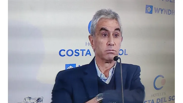 La cara de Oblitas ante la intervención de Valencia