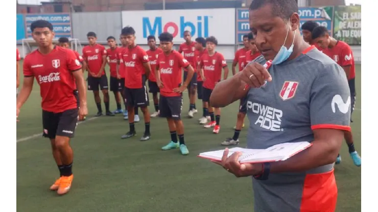Víctor Reyes, DT de la Selección Peruana Sub-17 habló tras el 1-1 ante Paraguay. Foto: GLR