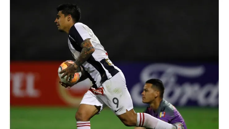 Patricio Rubio jugando por Alianza en la Copa Libertadores