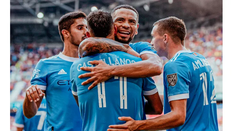 Alexander Callens fue titular y jugó todo el partido.